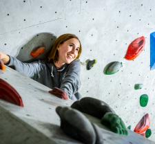 Grimpeuse Blocabrac escalade indoor Saint Etienne