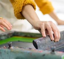 illustration d'une initiation à la sérigraphie chez inkoozing